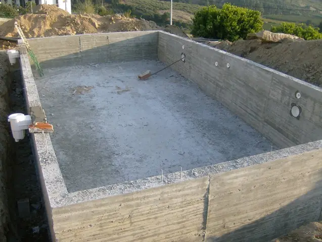 Estrutura de piscina em concreto